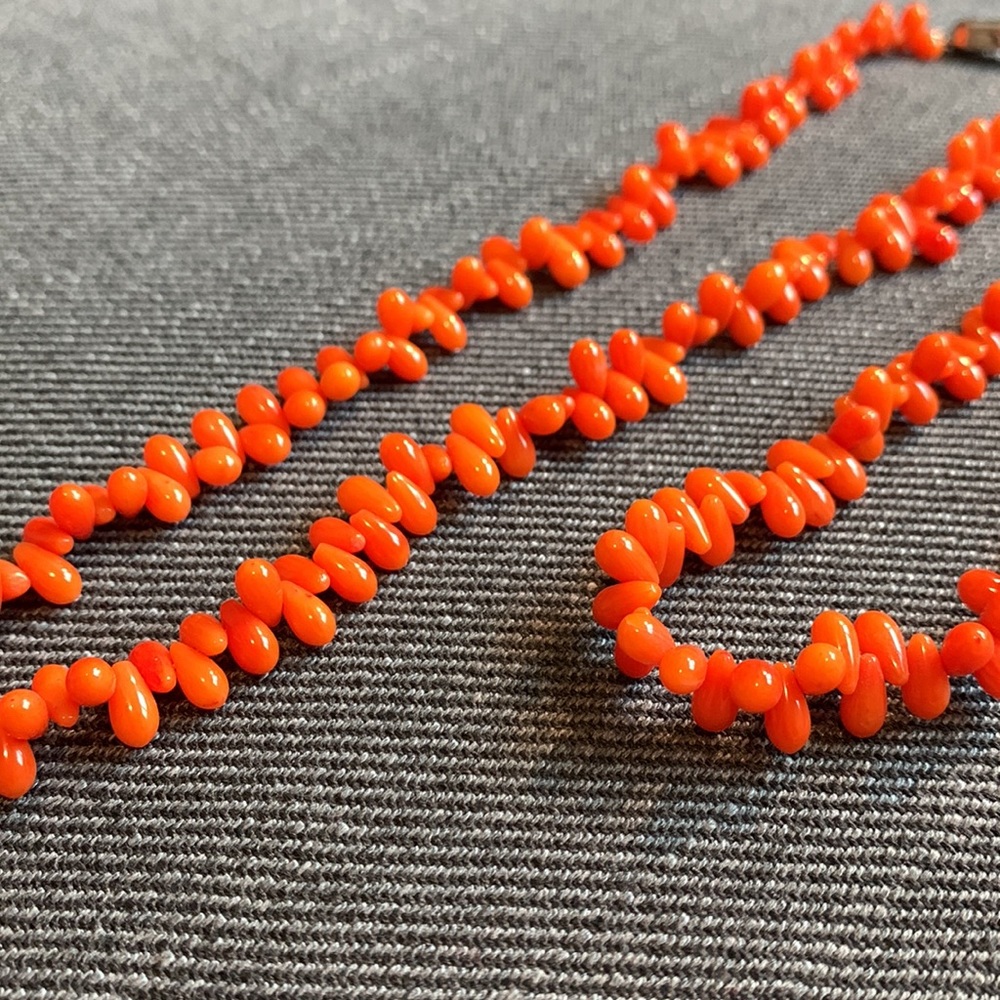 Orange necklace and bracelet set - Picture 3 of 3